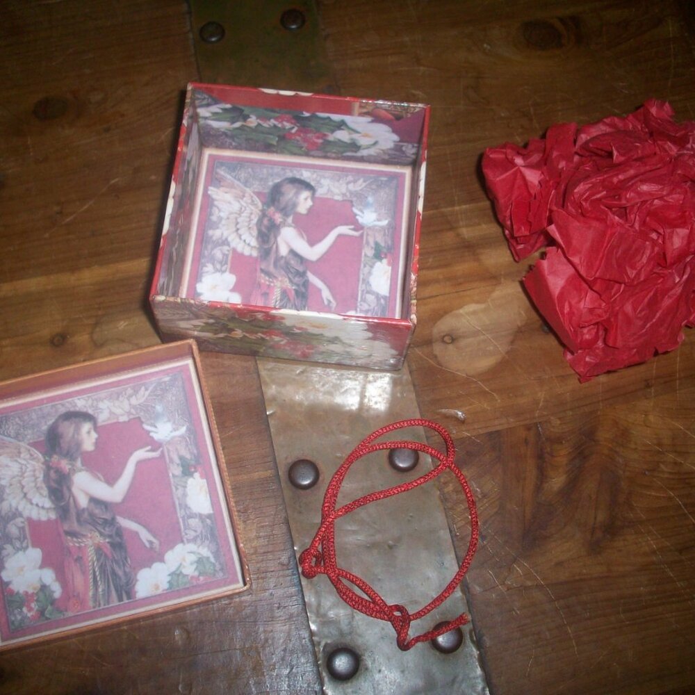 VTG The Lindy Bowman Company Red Angel Valentines Presentation Box 3”x 1.75”